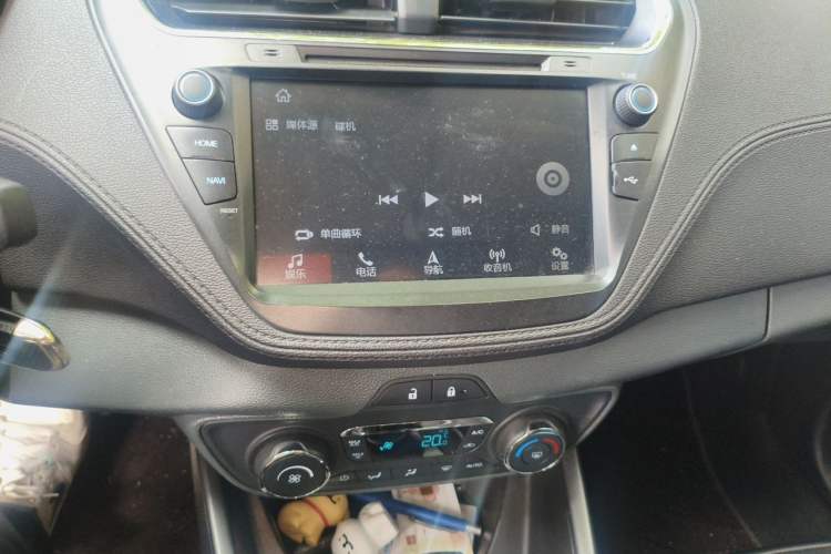 Used Ford Escort 2017 Happiness Edition 1.5L Automatic Fashion Version Audio And AC Panel