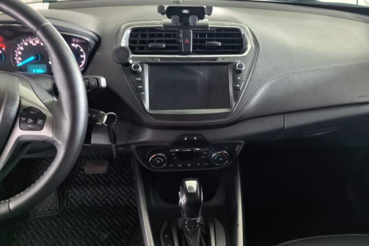 Used Ford Escort 2017 Happiness Edition 1.5L Automatic Fashion Version Audio And AC Panel