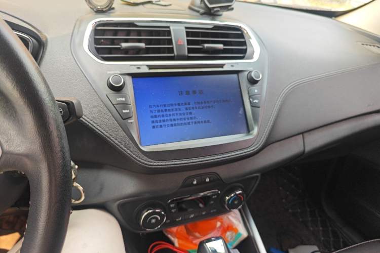 Used Ford Escort 2017 Happiness Edition 1.5L Automatic Fashion Version Audio And AC Panel