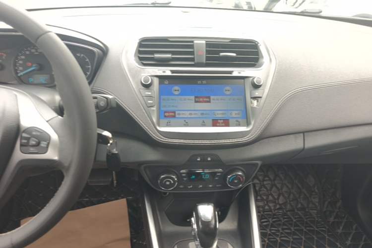 Used Ford Escort 2017 Happiness Edition 1.5L Automatic Fashion Version Audio And AC Panel