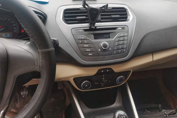 Used Ford Escort 2017 Revised Version 1.5L Manual Comfort Edition Audio And AC Panel