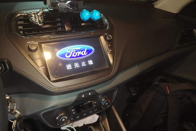 Used Ford Escort 2017 Happiness Edition 1.5L Automatic Fashion Version Audio And AC Panel