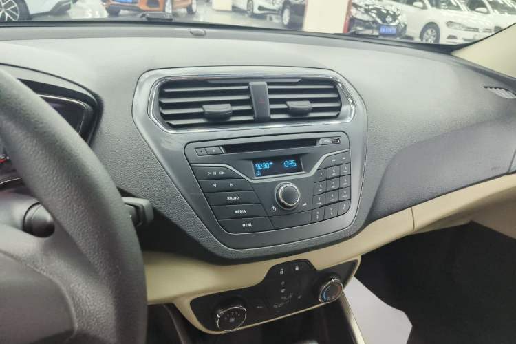 Used Ford Escort 2017 Revised Version 1.5L Automatic Comfort Edition Audio And AC Panel