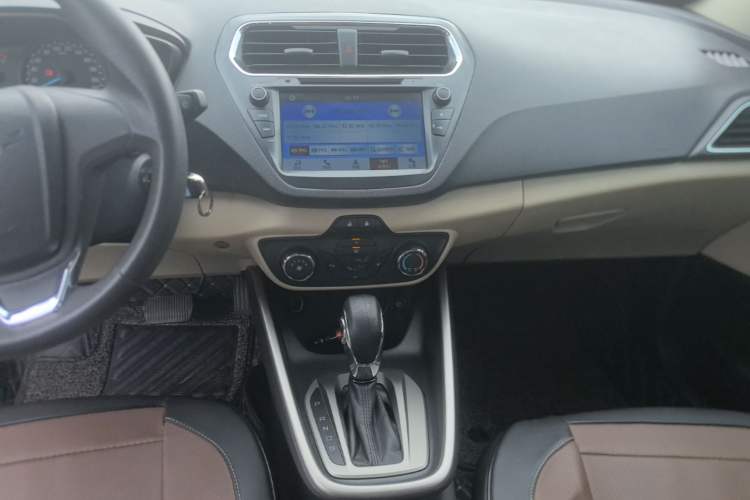 Used Ford Escort 2017 Revised Version 1.5L Automatic Comfort Edition Audio And AC Panel