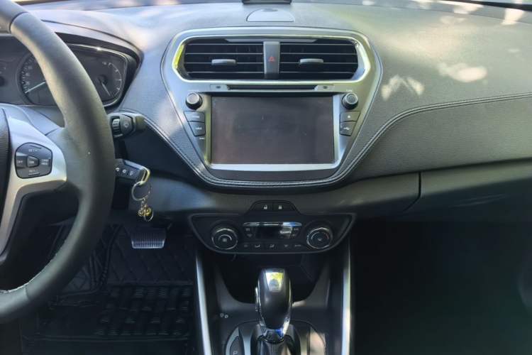 Used Ford Escort 2017 Happiness Edition 1.5L Automatic Fashion Version Audio And AC Panel