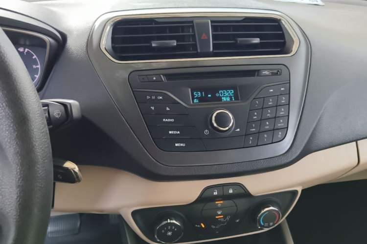 Used Ford Escort 2017 Revised Version 1.5L Automatic Comfort Edition Audio And AC Panel