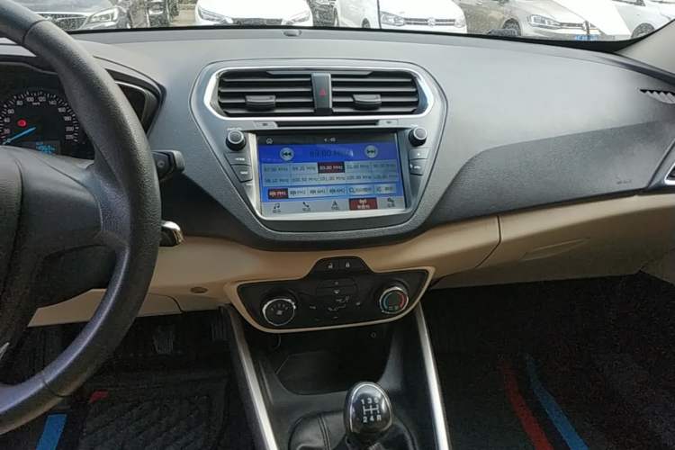 Used Ford Escort 2017 Revised Version 1.5L Manual Comfort Edition Audio And AC Panel