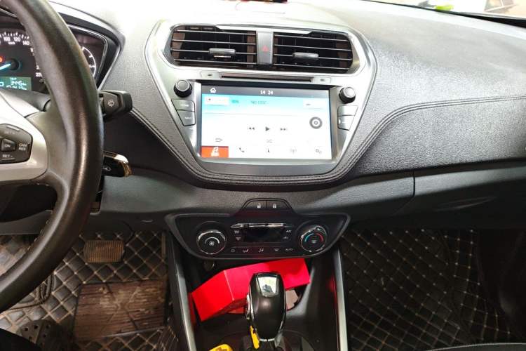 Used Ford Escort 2017 Happiness Edition 1.5L Automatic Fashion Version Audio And AC Panel