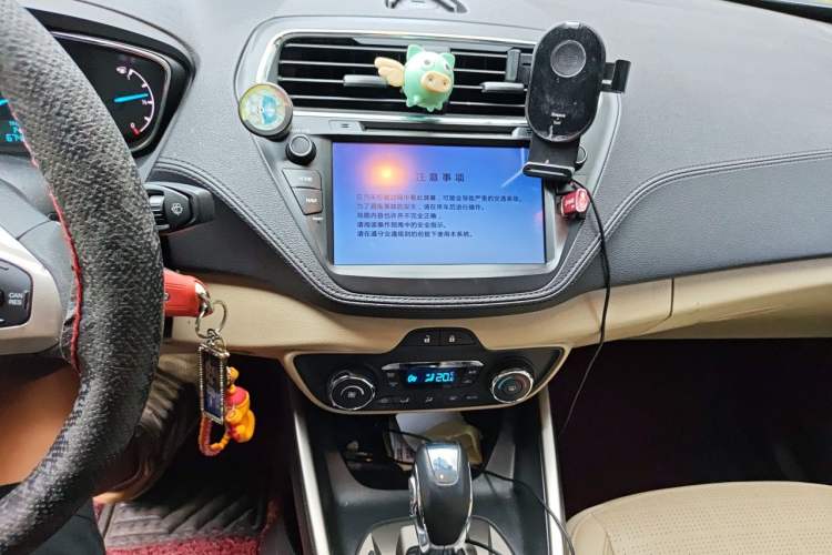 Used Ford Escort 2017 Happiness Edition 1.5L Automatic Fashion Version Audio And AC Panel