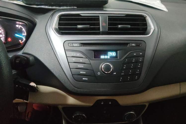 Used Ford Escort 2017 Revised Version 1.5L Manual Comfort Edition Audio And AC Panel