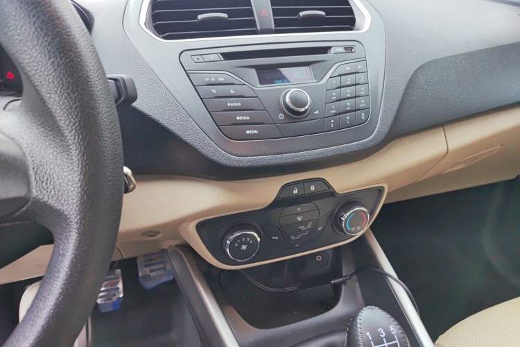 Used Ford Escort 2017 Revised Version 1.5L Manual Comfort Edition Audio And AC Panel