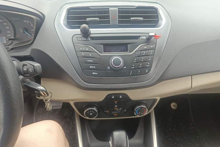 Used Ford Escort 2017 Revised Version 1.5L Automatic Comfort Edition Audio And AC Panel