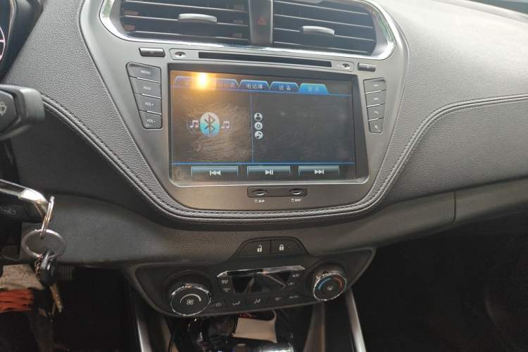 Used Ford Escort 2017 Happiness Edition 1.5L Automatic Fashion Version Audio And AC Panel