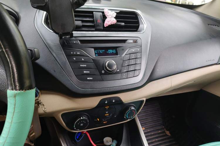 Used Ford Escort 2017 Revised Version 1.5L Manual Comfort Edition Audio And AC Panel