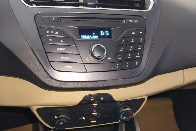 Used Ford Escort 2017 Revised Version 1.5L Manual Comfort Edition Audio And AC Panel