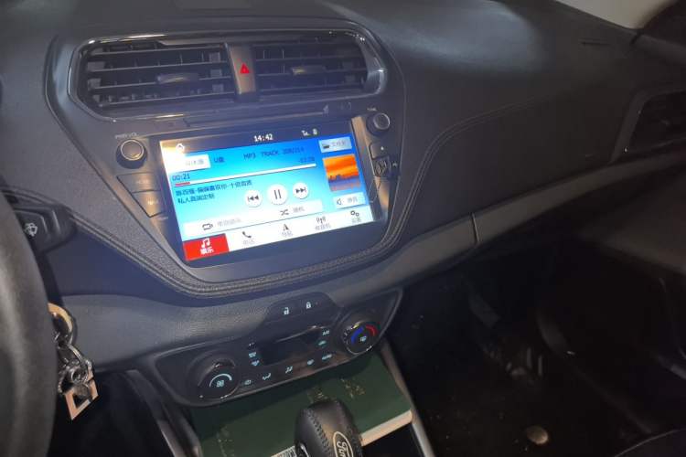 Used Ford Escort 2017 Happiness Edition 1.5L Automatic Fashion Version Audio And AC Panel