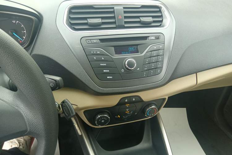 Used Ford Escort 2017 Revised Version 1.5L Manual Comfort Edition Audio And AC Panel