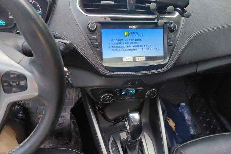 Used Ford Escort 2017 Happiness Edition 1.5L Automatic Fashion Version Audio And AC Panel