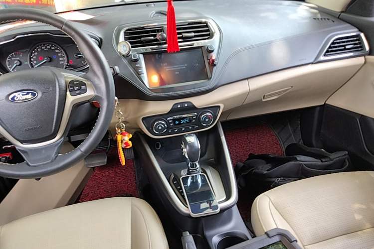 Used Ford Escort 2017 Happiness Edition 1.5L Automatic Fashion Version Audio And AC Panel