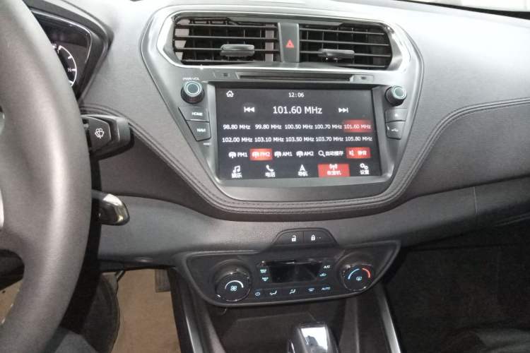 Used Ford Escort 2017 Happiness Edition 1.5L Automatic Fashion Version Audio And AC Panel