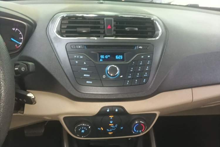 Used Ford Escort 2017 Revised Version 1.5L Automatic Comfort Edition Audio And AC Panel