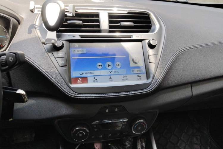 Used Ford Escort 2017 Happiness Edition 1.5L Automatic Fashion Version Audio And AC Panel
