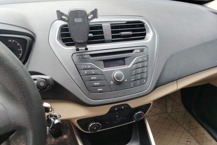 Used Ford Escort 2017 Revised Version 1.5L Manual Comfort Edition Audio And AC Panel