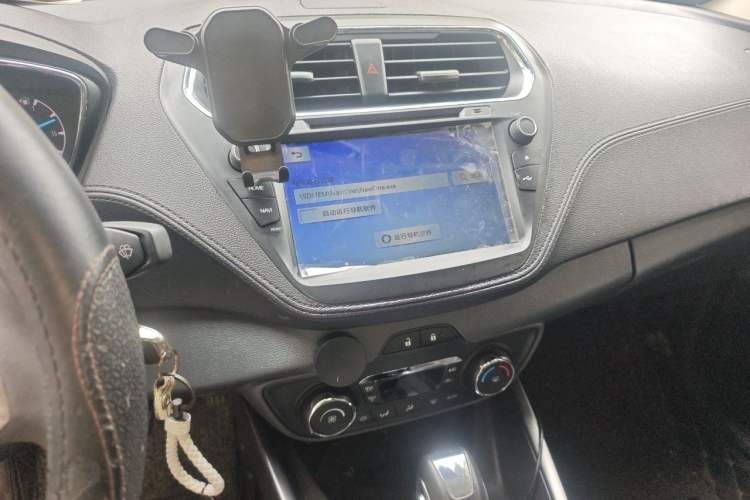 Used Ford Escort 2017 Happiness Edition 1.5L Automatic Fashion Version Audio And AC Panel