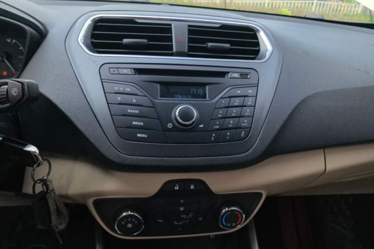 Used Ford Escort 2017 Revised Version 1.5L Automatic Comfort Edition Audio And AC Panel