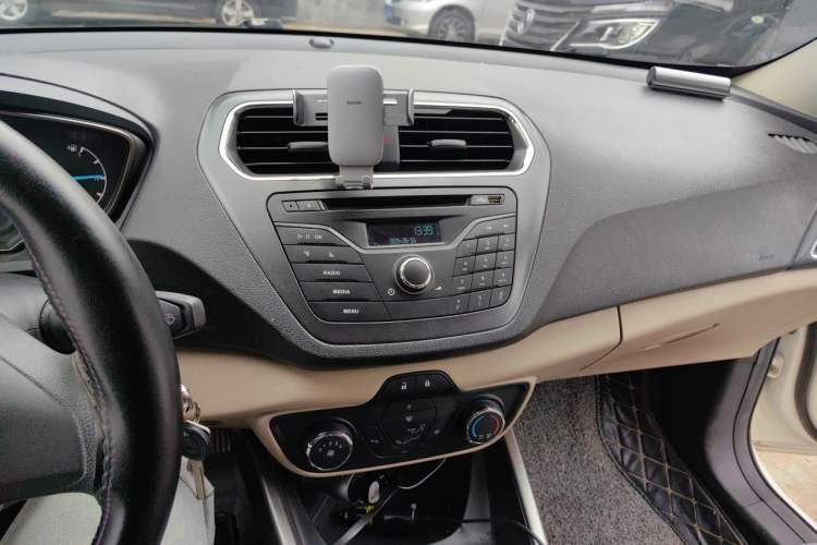 Used Ford Escort 2017 Revised Version 1.5L Manual Comfort Edition Audio And AC Panel