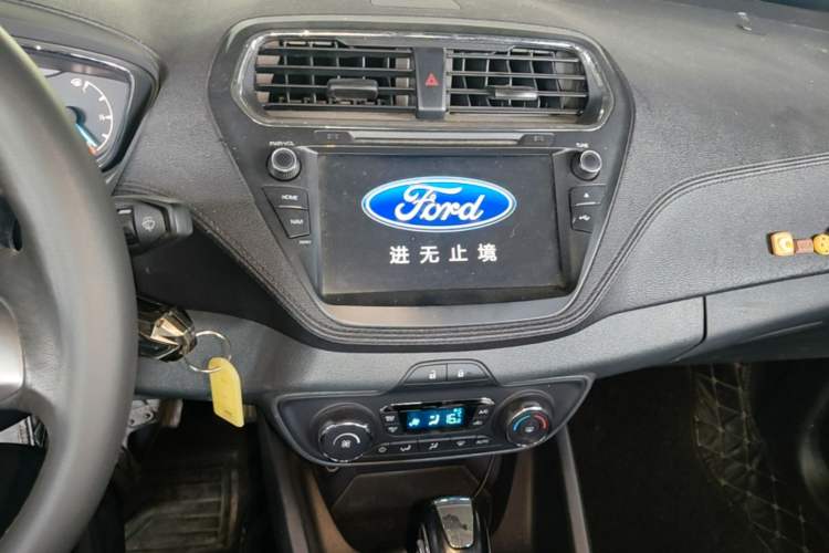 Used Ford Escort 2017 Happiness Edition 1.5L Automatic Fashion Version Audio And AC Panel