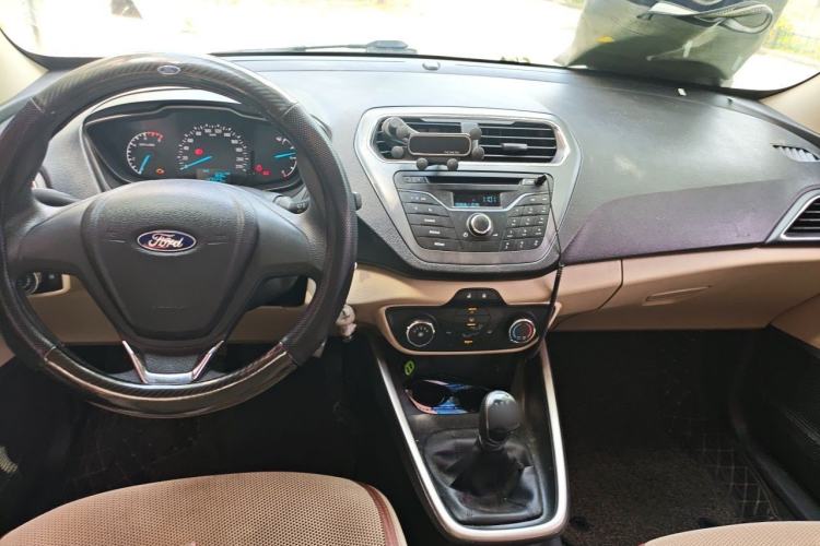 Used Ford Escort 2017 Revised Version 1.5L Manual Comfort Edition Center Console