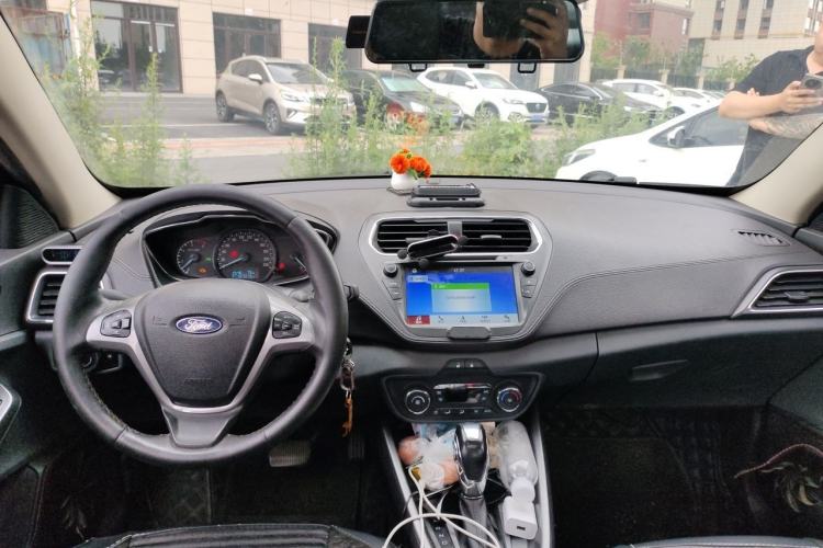 Used Ford Escort 2017 Happiness Edition 1.5L Automatic Fashion Version Center Console