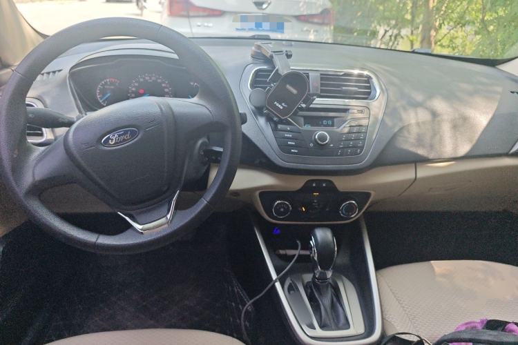 Used Ford Escort 2017 Revised Version 1.5L Automatic Comfort Edition Center Console