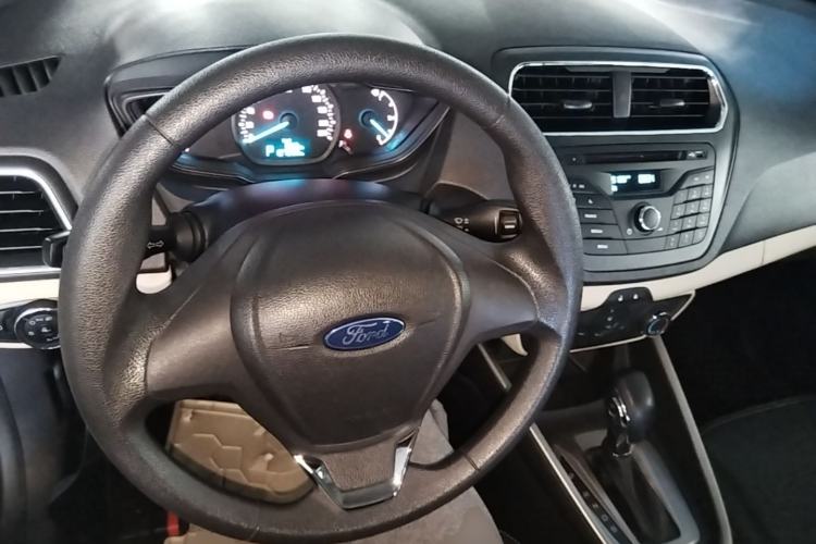 Used Ford Escort 2017 1.5L Automatic Comfort Model Center Console