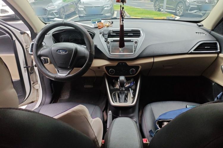 Used Ford Escort 2017 1.5L Automatic Comfort Model Center Console