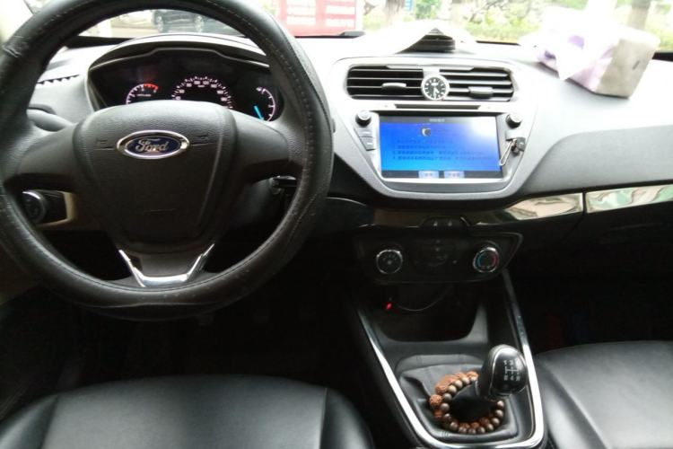 Used Ford Escort 2017 Revised Version 1.5L Manual Comfort Edition Center Console