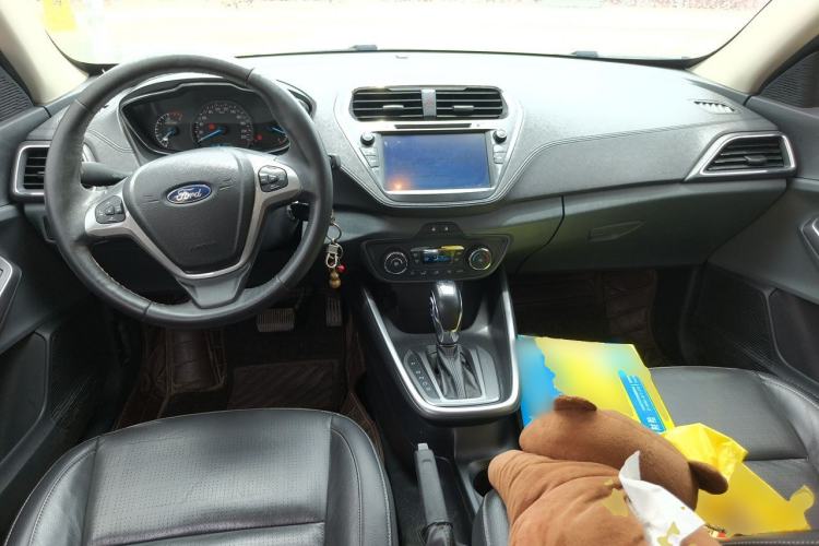 Used Ford Escort 2017 Happiness Edition 1.5L Automatic Fashion Version Center Console