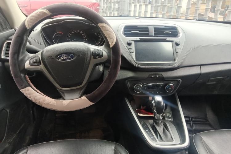 Used Ford Escort 2017 1.5L Automatic Comfort Model Center Console