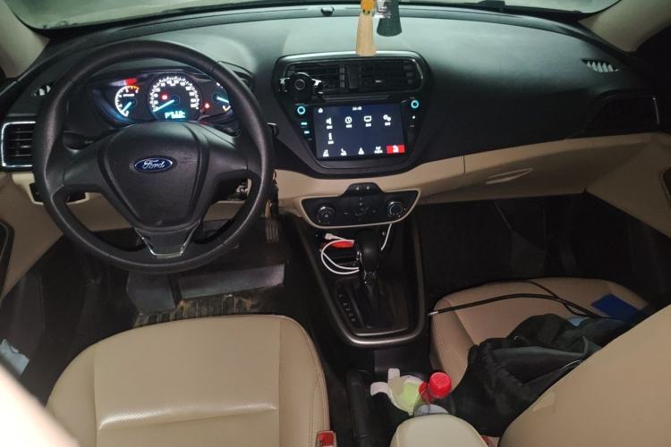 Used Ford Escort 2017 Revised Version 1.5L Automatic Comfort Edition Center Console