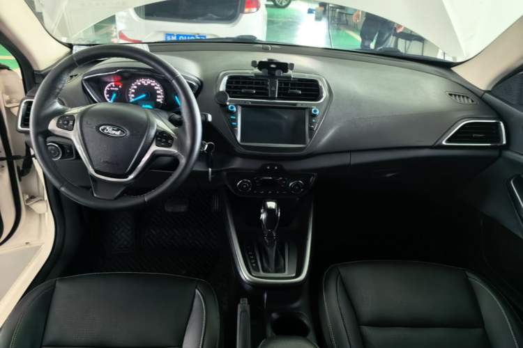Used Ford Escort 2017 Happiness Edition 1.5L Automatic Fashion Version Center Console