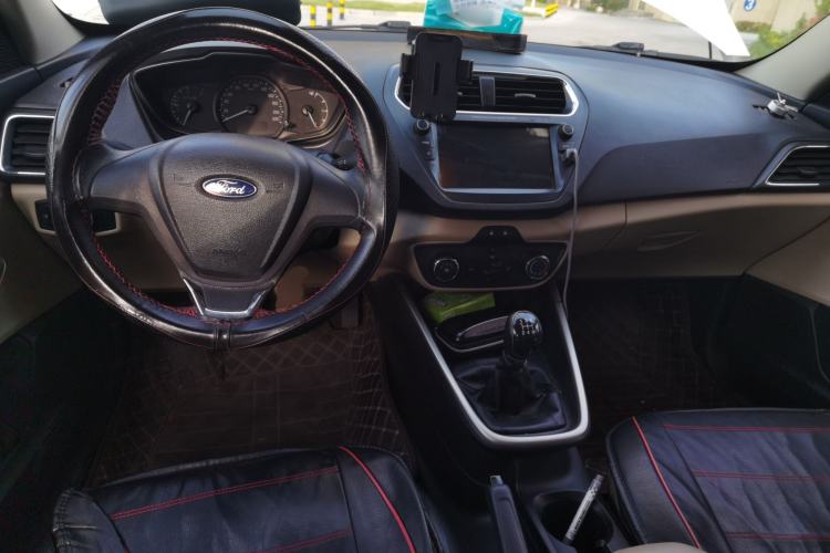 Used Ford Escort 2017 Revised Version 1.5L Manual Comfort Edition Center Console