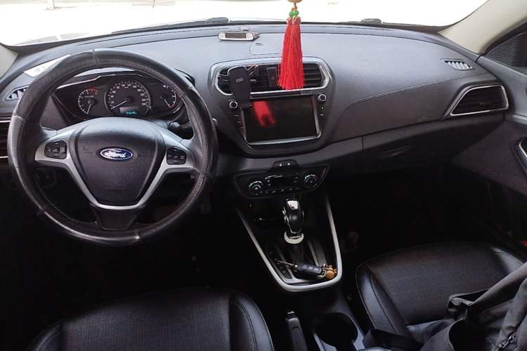 Used Ford Escort 2017 Happiness Edition 1.5L Automatic Fashion Version Center Console
