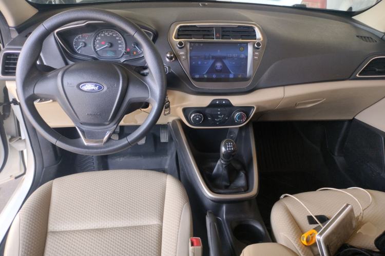 Used Ford Escort 2017 Revised Version 1.5L Manual Comfort Edition Center Console