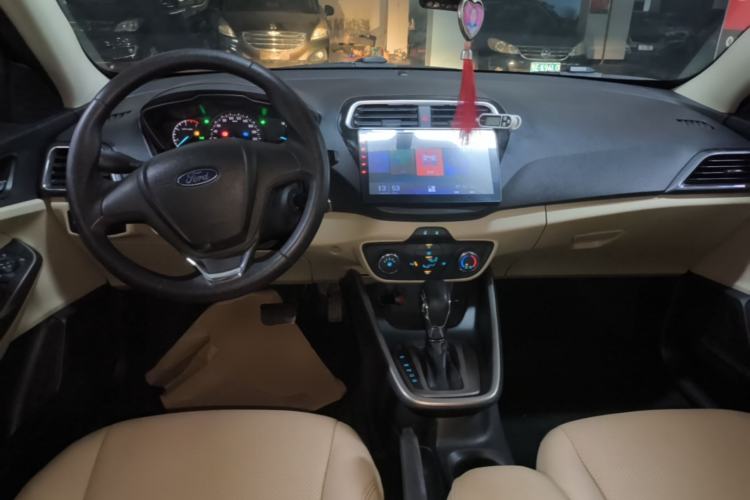 Used Ford Escort 2017 Revised Version 1.5L Automatic Comfort Edition Center Console