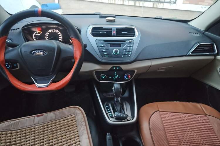 Used Ford Escort 2017 1.5L Automatic Comfort Model Center Console