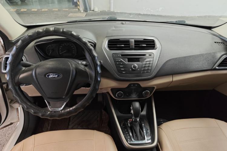 Used Ford Escort 2017 1.5L Automatic Comfort Model Center Console