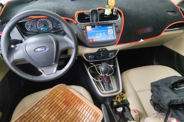 Used Ford Escort 2017 Revised Version 1.5L Automatic Comfort Edition Center Console