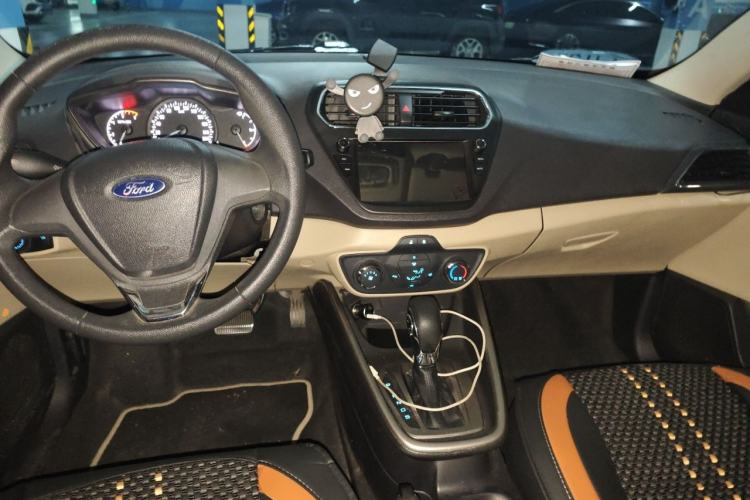 Used Ford Escort 2017 1.5L Automatic Comfort Model Center Console