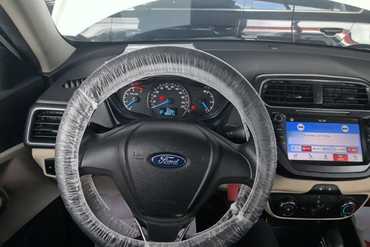 Used Ford Escort 2017 Revised Version 1.5L Automatic Comfort Edition Center Console